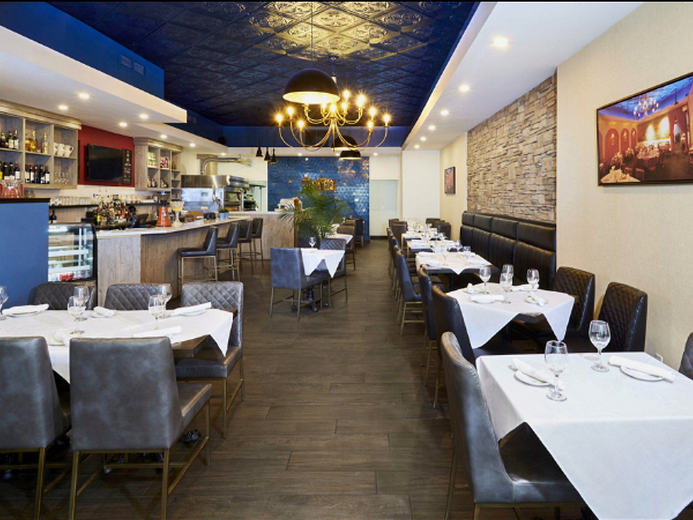 Capri dining room